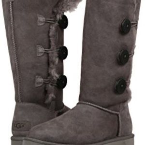 Grey bailey button triplet Uggs